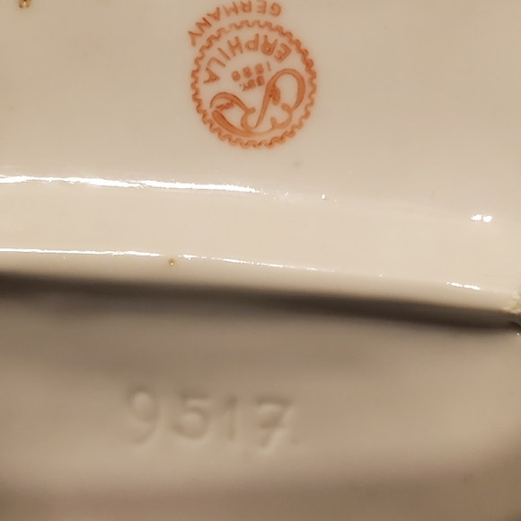 Vintage Porcelain Figurine - Picture 2 of 3